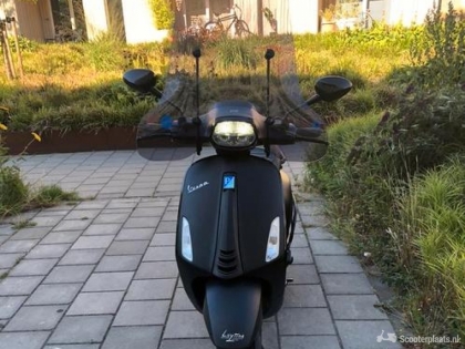 Vespa Sprint S matzwart